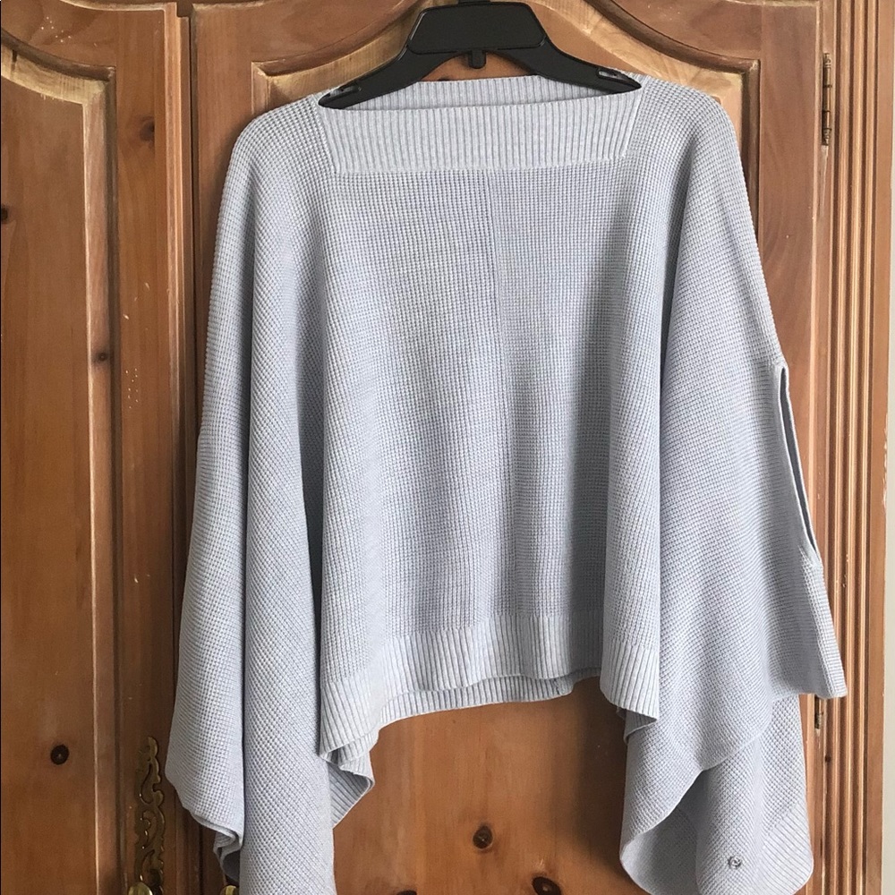 - Lululemon Forward Flow Poncho